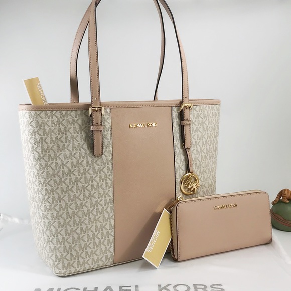 Michael Kors Handbags - NWT Michael Kors Tote MD Set
